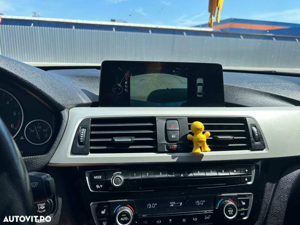 BMW Seria 3 320d Touring Aut. Sport Line - 9