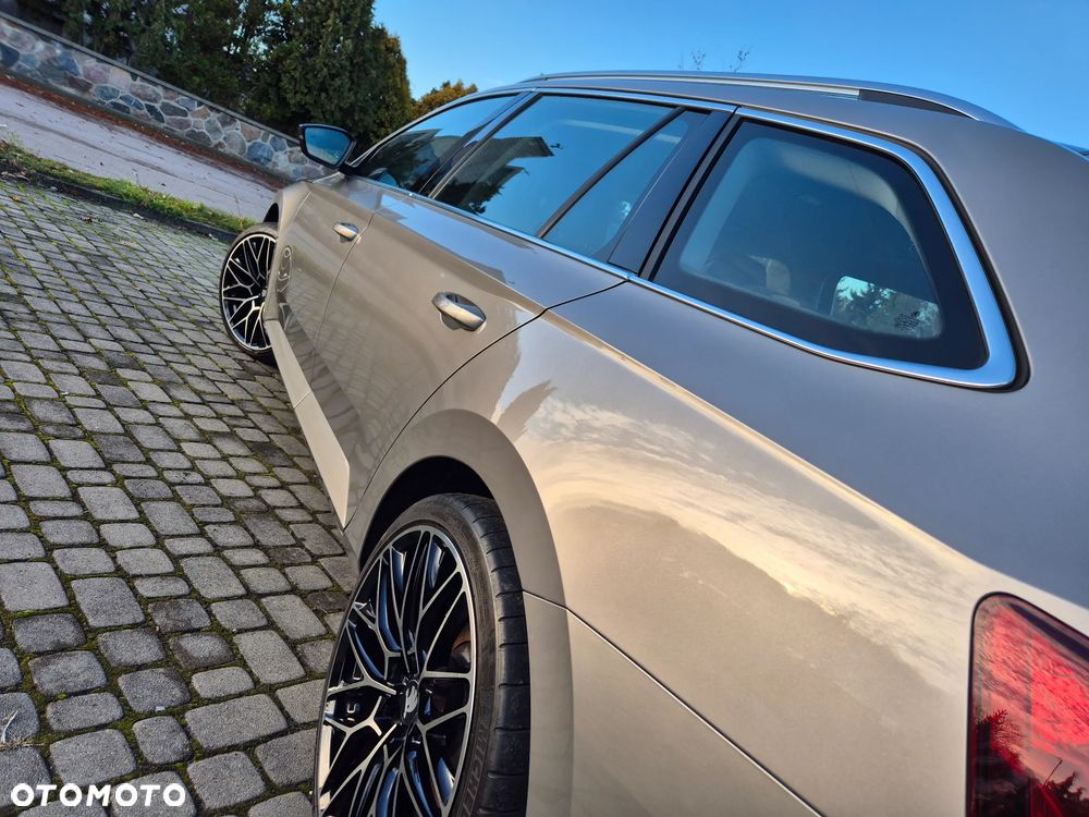 Skoda Superb 2.0 TDI Premium Edition - 13