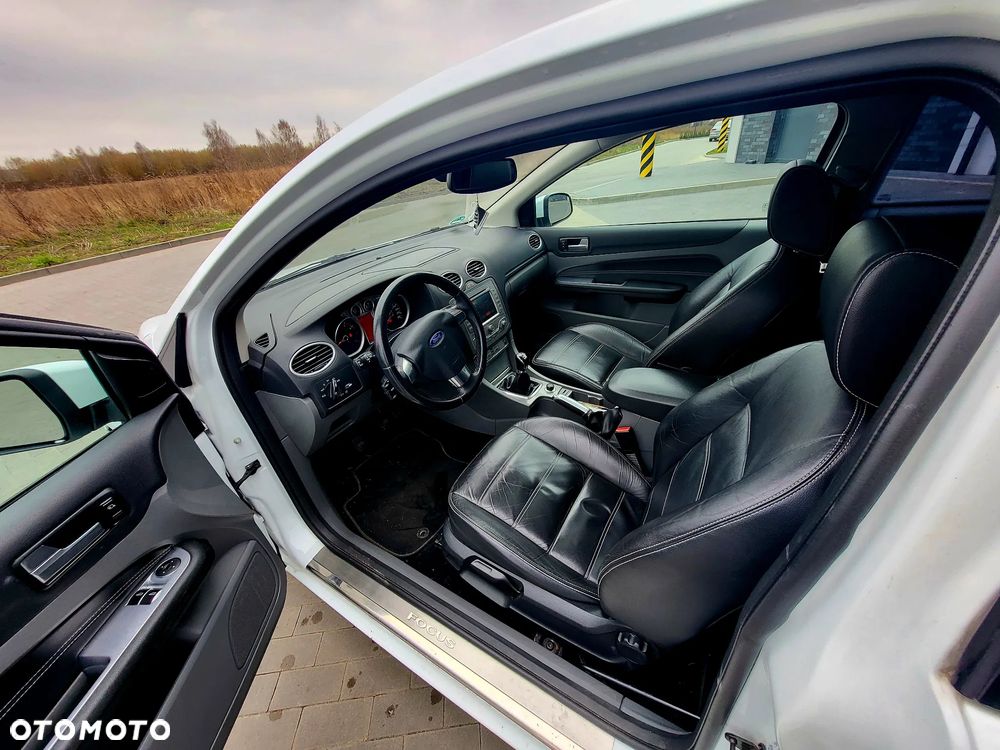 Ford Focus 2.0 16V Titanium - 6