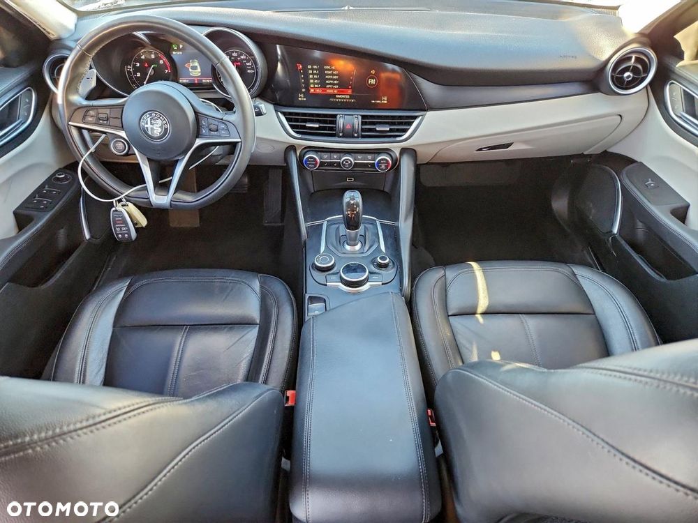 Alfa Romeo Giulia 2.0 Turbo 16V AT8-Q4 Ti - 7