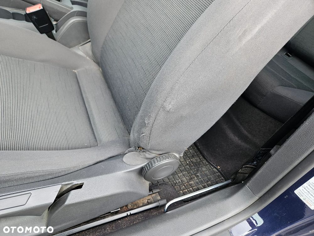 Fotel LEWY PRAWY kierowcy pasażera VW Golf 5 V 2006r 3d hatchback - 2