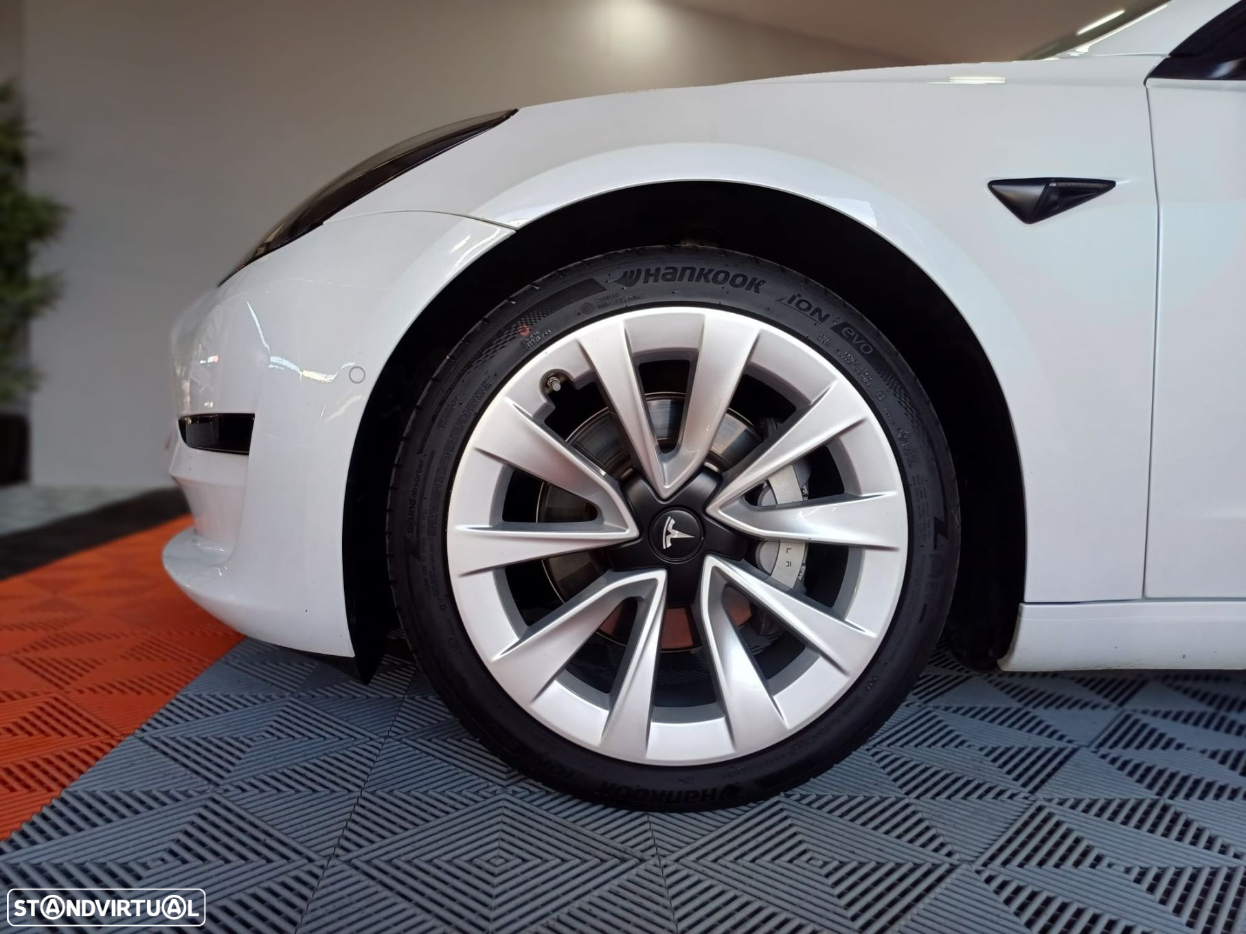 Tesla Model 3 - 9