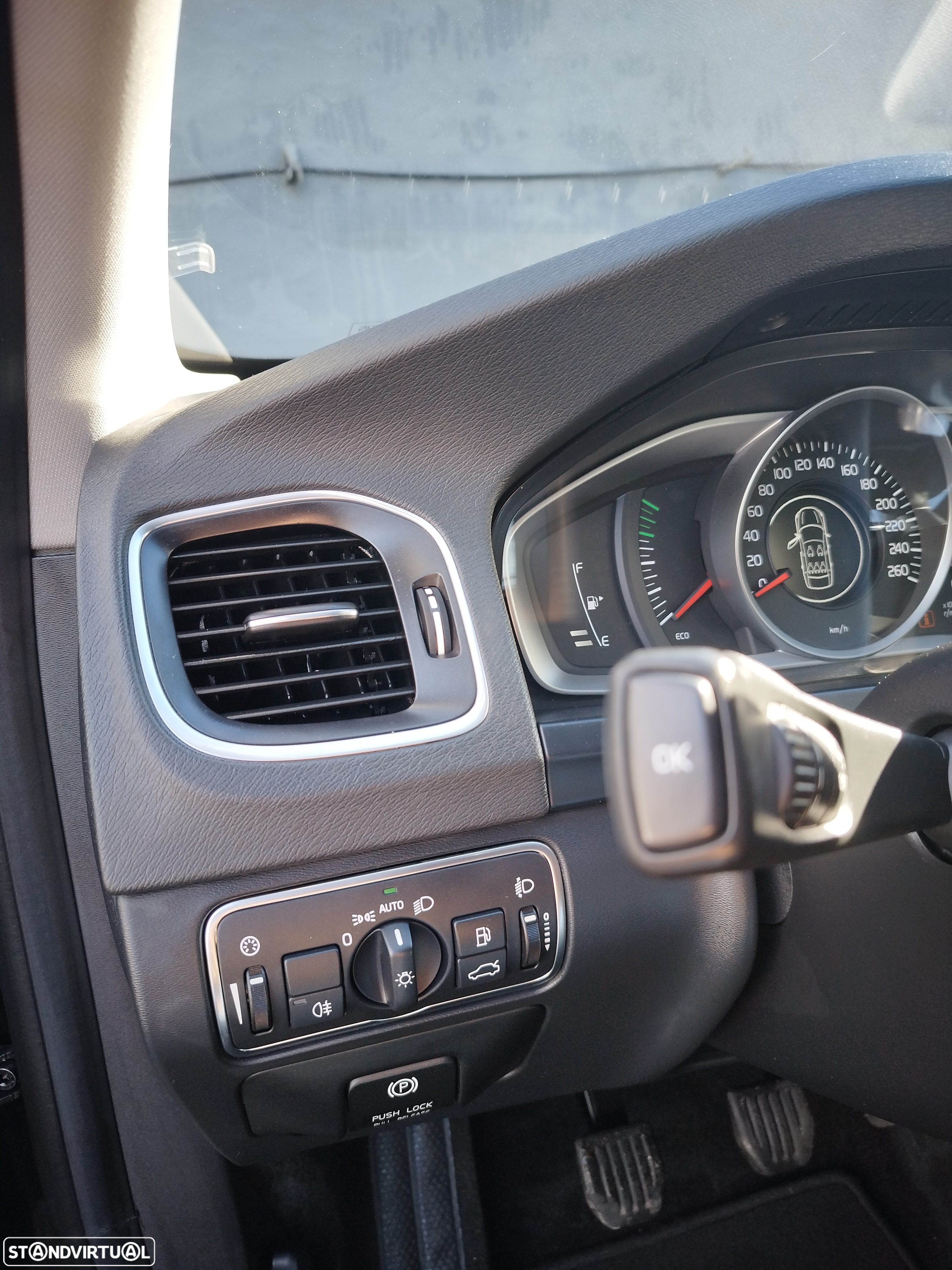Volvo V60 D2 Momentum - 19