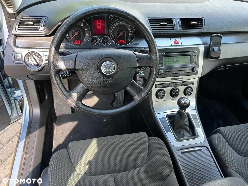 Volkswagen Passat 1.6 FSI Comfortline - 14