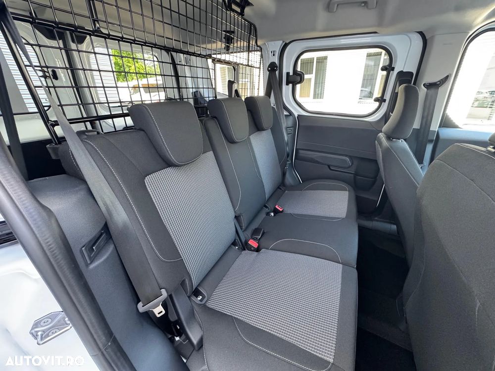 Ford Courier - 25