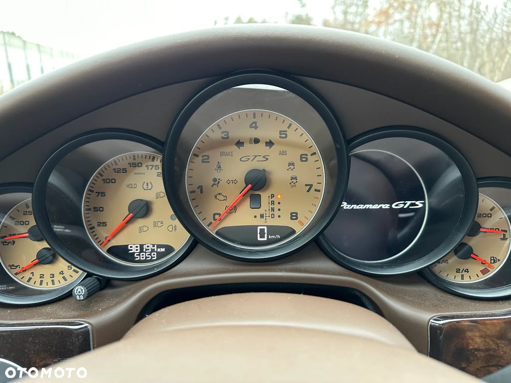 Porsche Panamera GTS PDK - 24