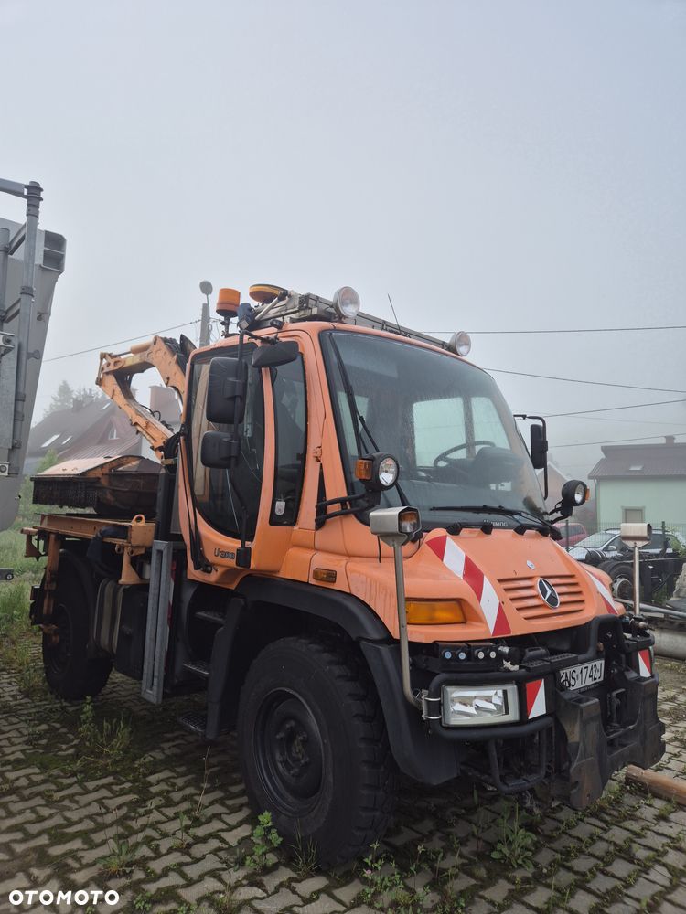 Unimog U 300 - 1