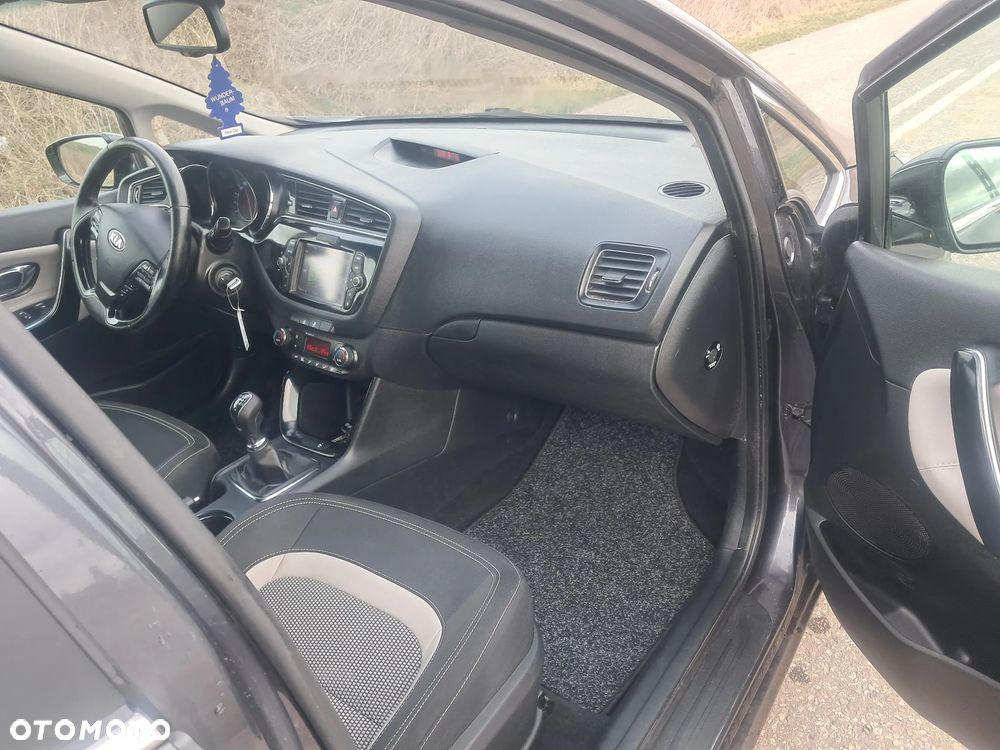 Kia Ceed 1.6 CRDi 136 ISG Dream Team Edition - 15