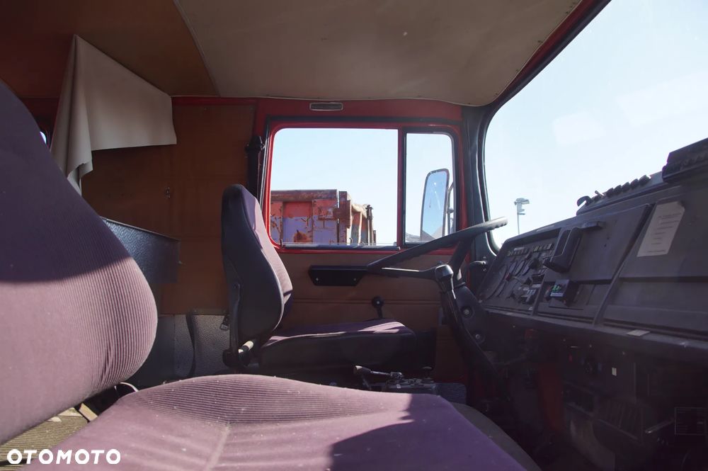 Auto na części - Magirus-Deutz 170D11 FA 8.4 188 KM F6L413 1978R Silnik Skrzynia Drzwi Zabudowa Pompa Szyba Lampa Lusterko Deska Kokpit Licznik Fotel - 17