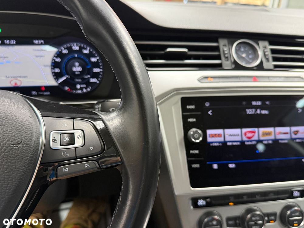 Volkswagen Passat - 14