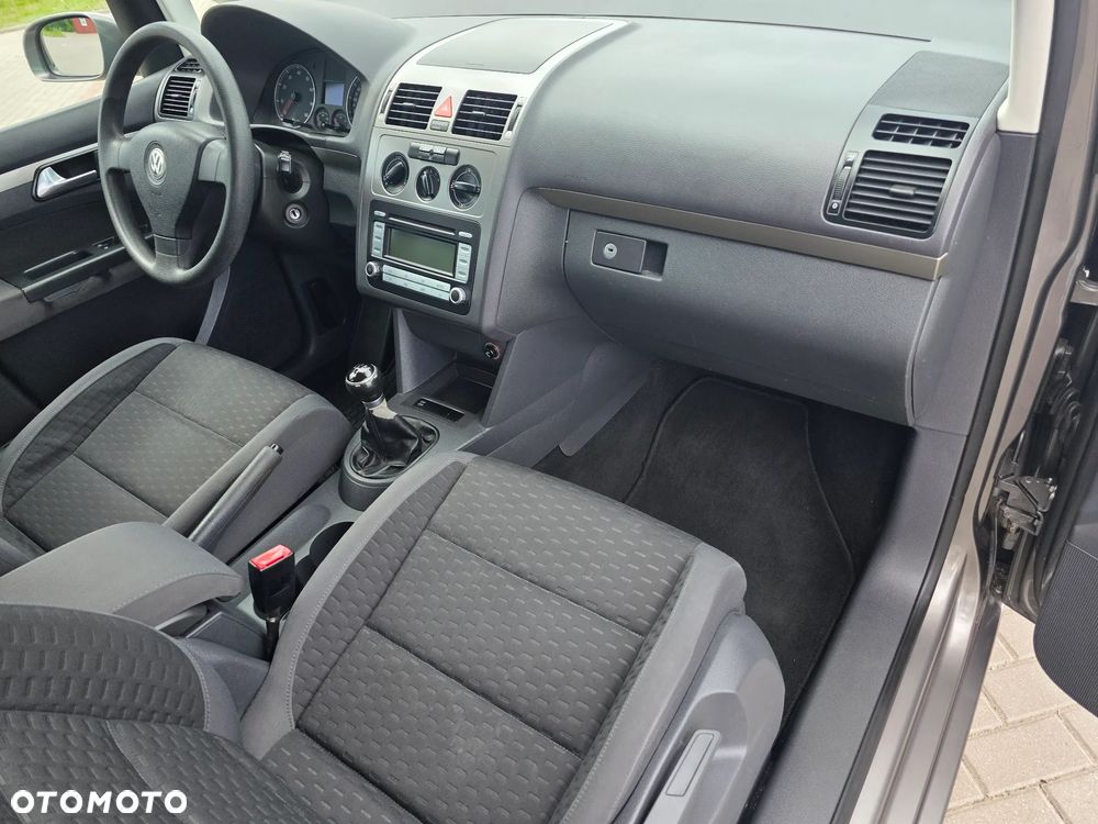 Volkswagen Touran - 17