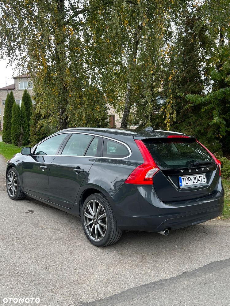 Volvo V60 D2 Summum - 2