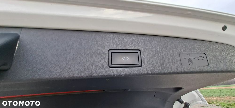 Volkswagen Golf 2.0 TDI SCR DSG R-Line - 19