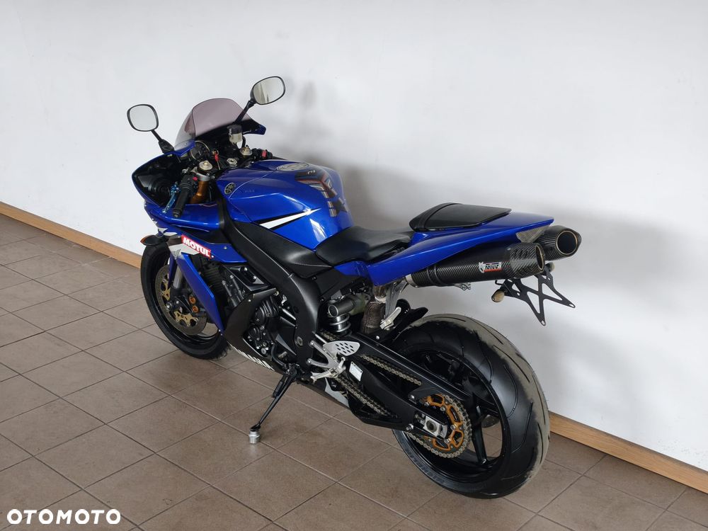 Yamaha R1 - 13