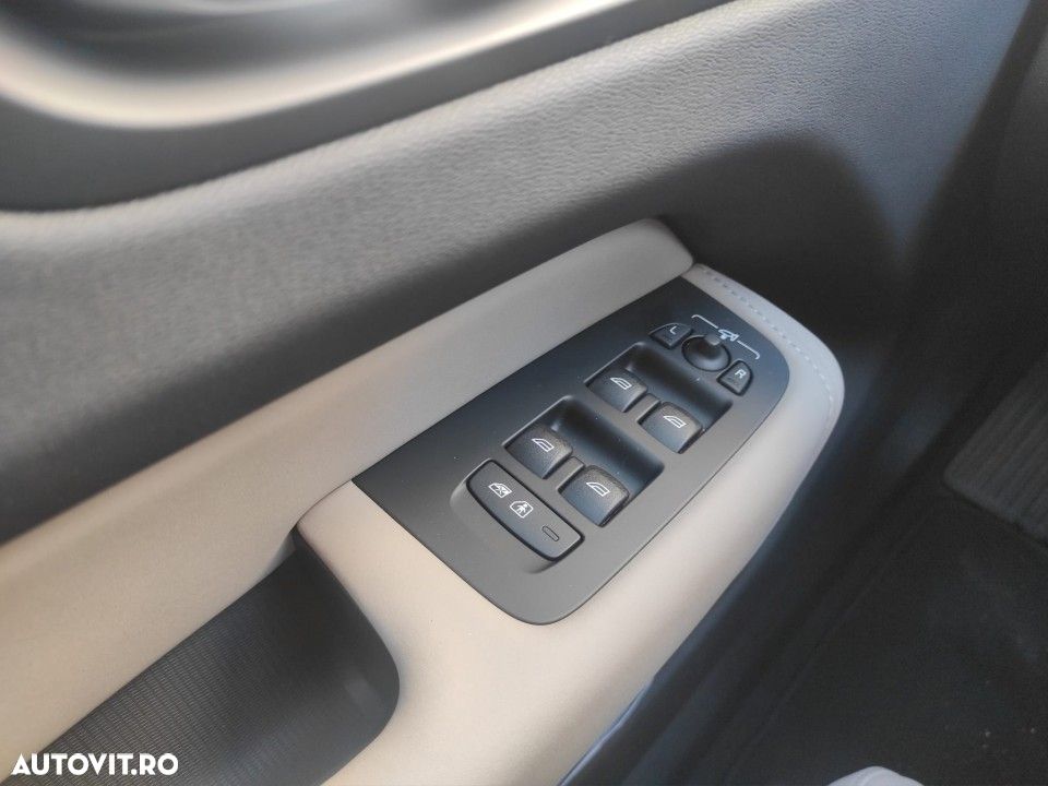 Volvo XC 60 B5 AT AWD MHEV Plus Dark - 18
