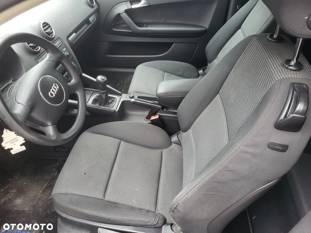 Audi A3 3-drzwiowe 1.6 Attraction - 9