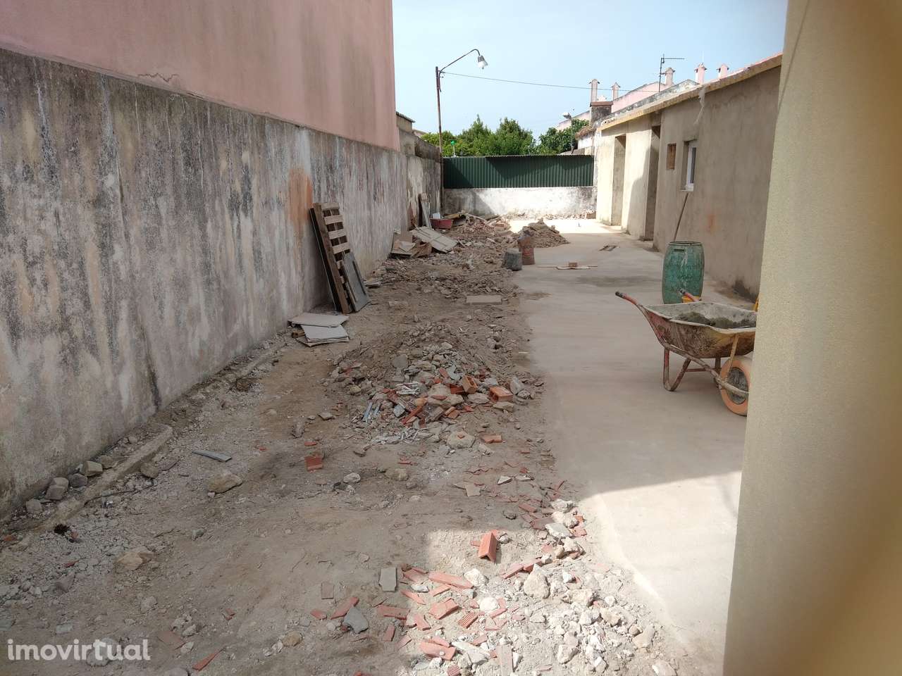 Moradia  T3 Térrea com Logrador em Santo António da Charneca - Grande imagem: 3/4