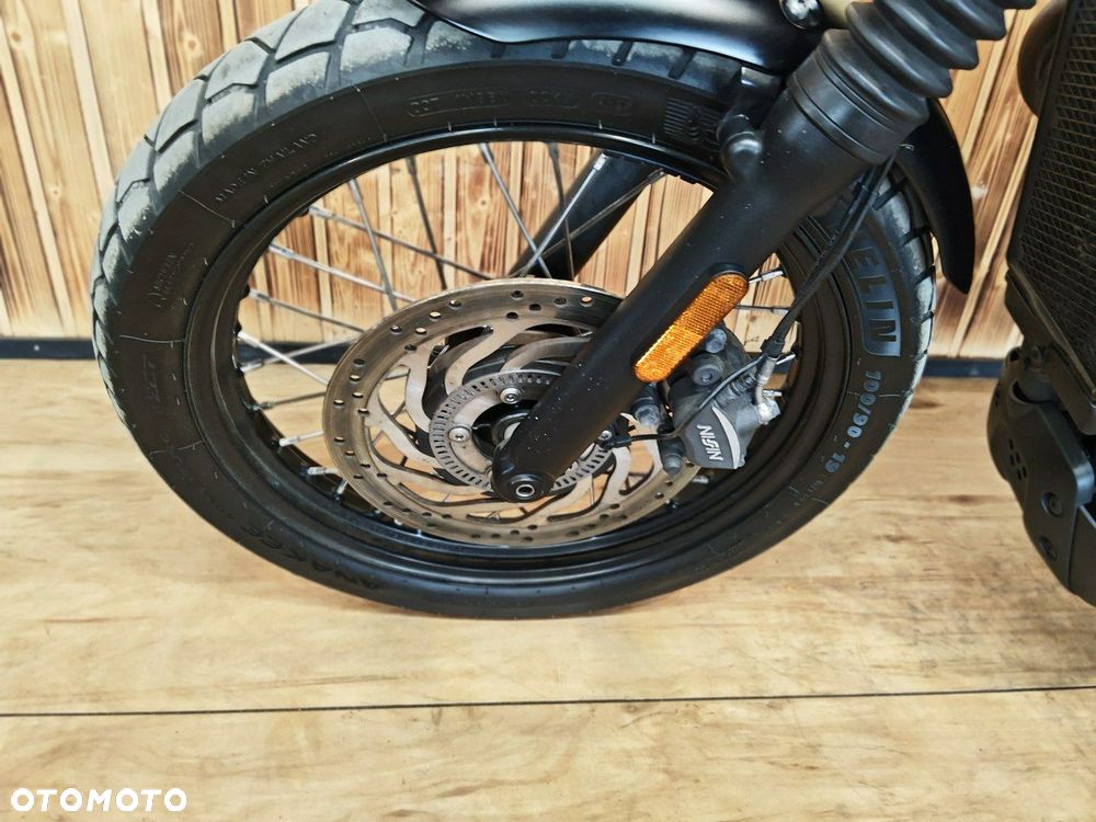 Triumph Scrambler - 19