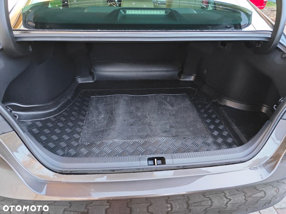 Toyota Camry 2.5 Hybrid Executive CVT - 9