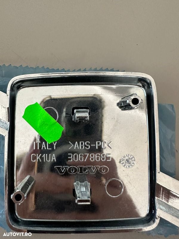 Ornament grila VOLVO ORIGINALA NOU XC70 2007-2010 30678685 - 2