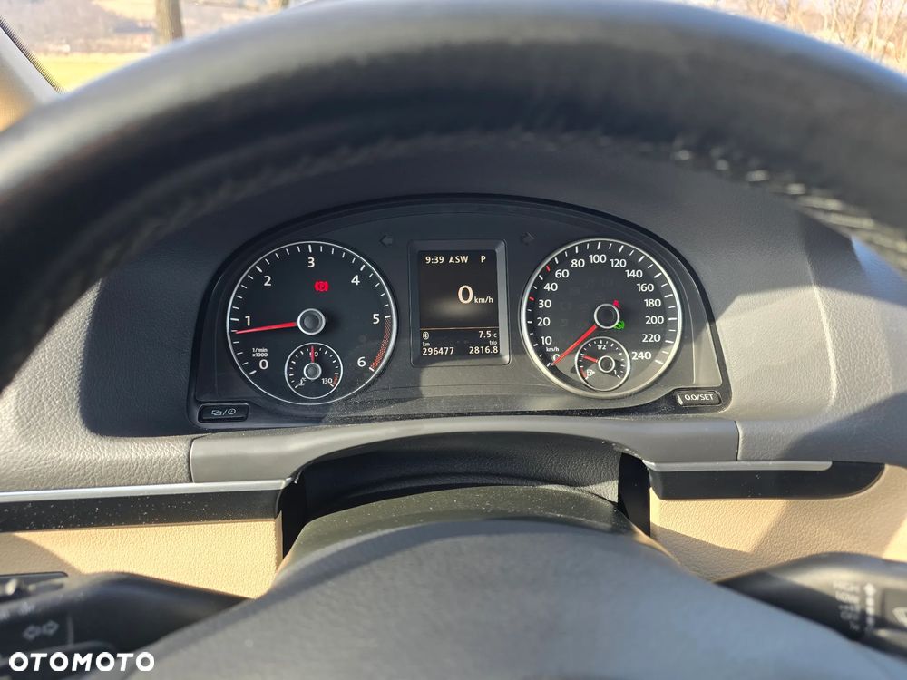 Volkswagen Touran 2.0 TDI DPF Highline DSG - 2