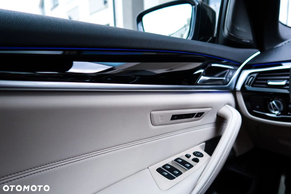 BMW Seria 5 540d xDrive mHEV M Sport sport - 29