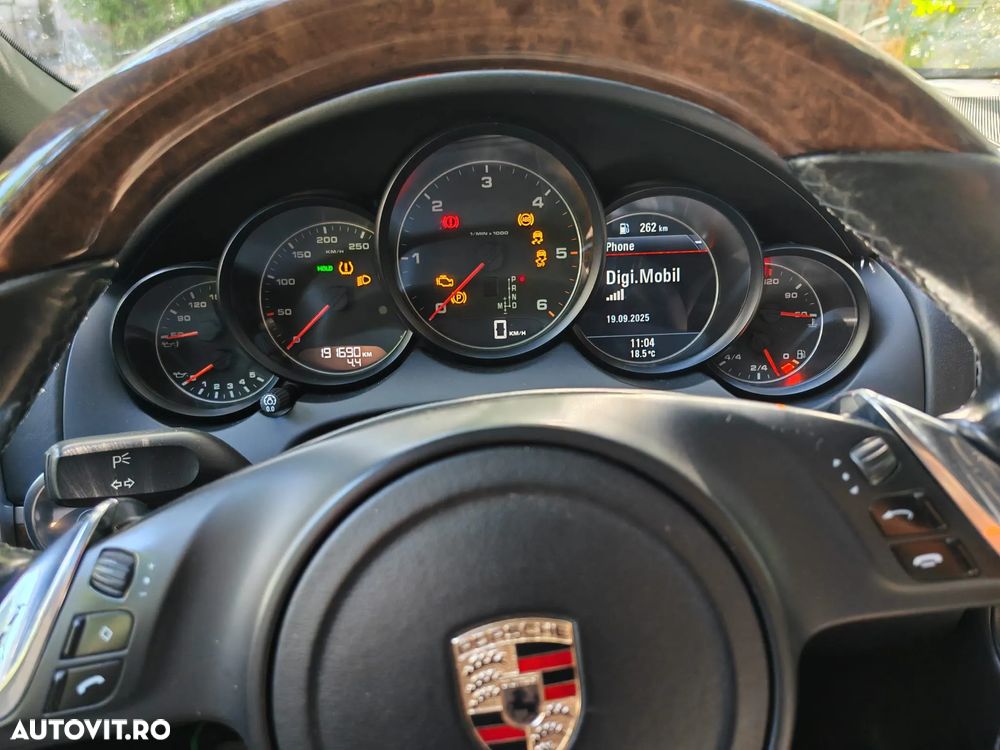 Porsche Cayenne 3.0 L V6 - 18