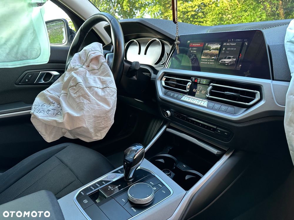BMW Seria 3 318d - 32