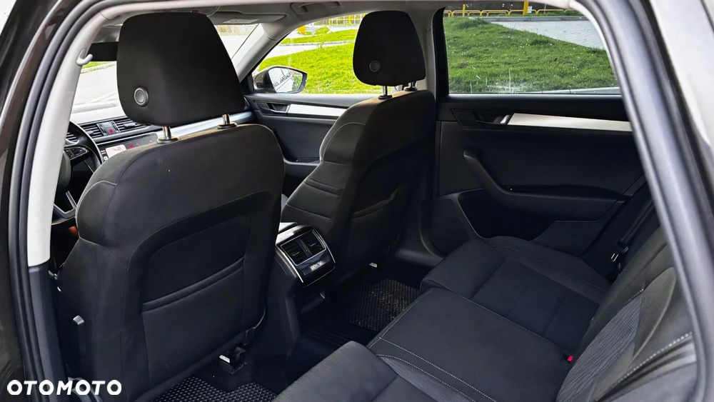Skoda Superb 2.0 TDI Ambition DSG - 7