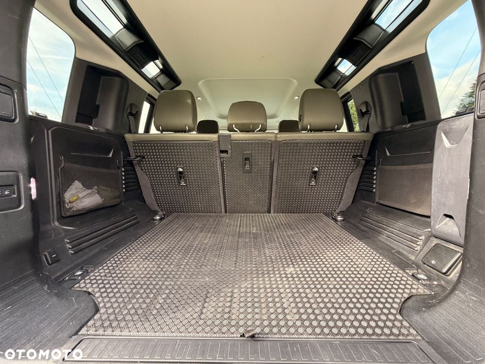 Land Rover Defender 2.0 D240 SE - 9