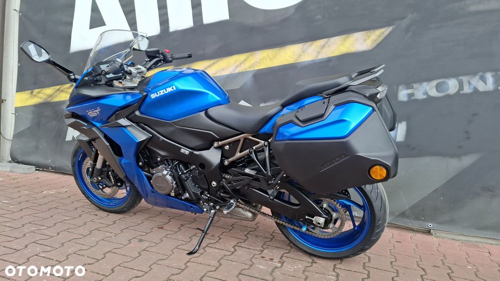 Suzuki GSX - 13