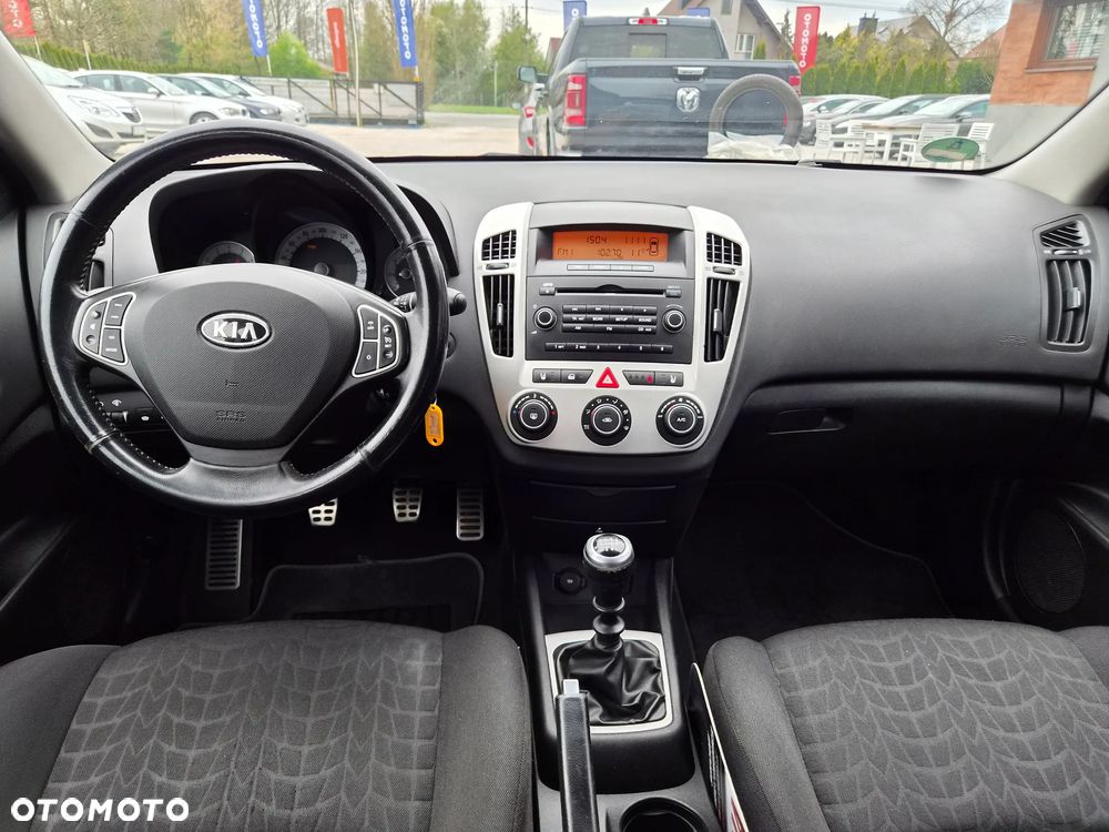 Kia Ceed - 8