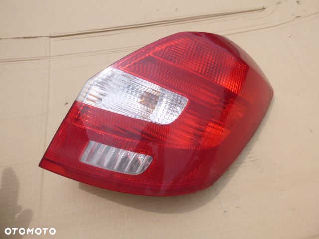 LAMPA PRAWY TYŁ PRAWA TYLNA SKODA FABIA II HB - 14