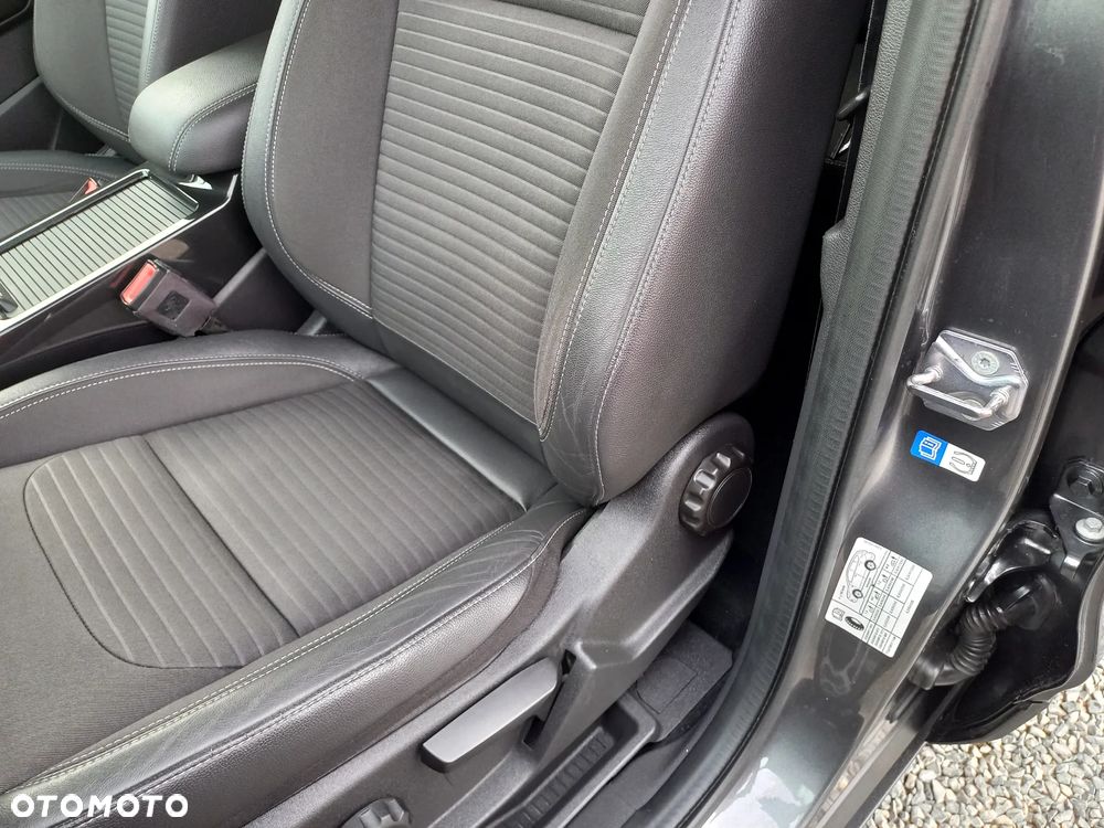 Ford Kuga 1.5 TDCi 2x4 Titanium - 32