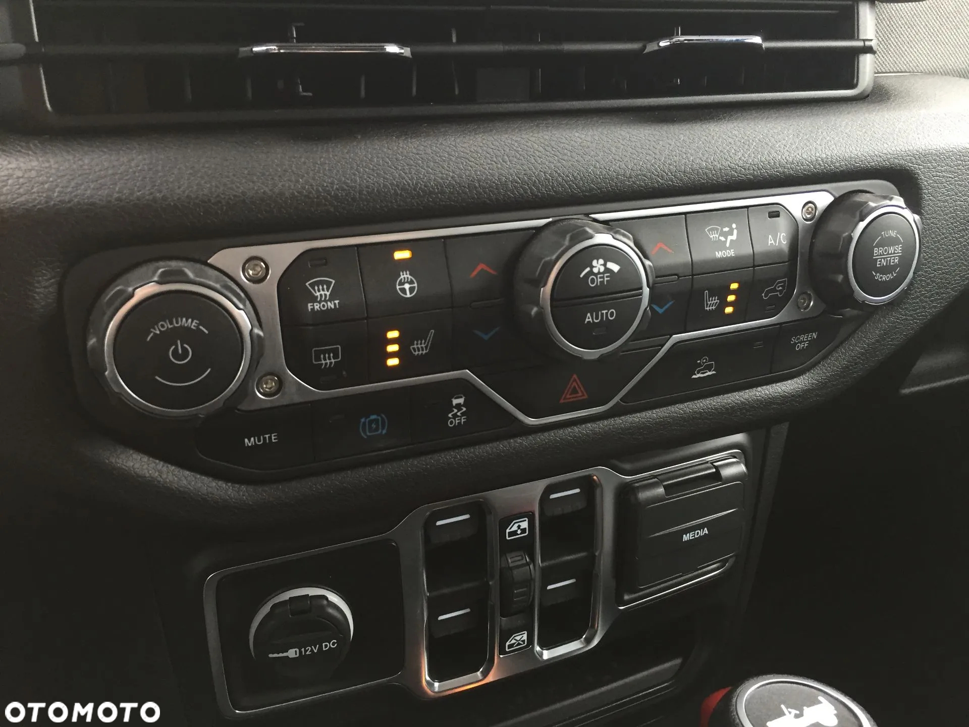 Jeep Wrangler - 11
