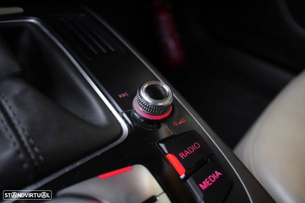 Audi A4 2.0 TDI S tronic design - 18