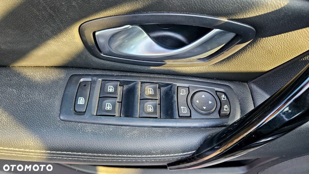 Renault Laguna dCi 110 FAP EDC Paris - 12