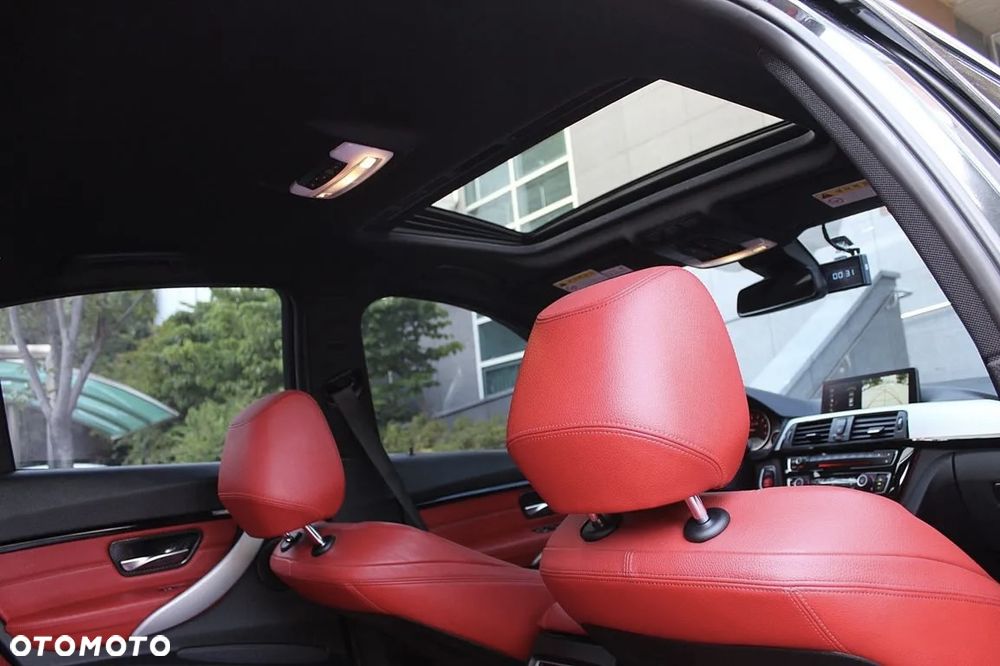 BMW Seria 3 330i xDrive Sport Line - 14