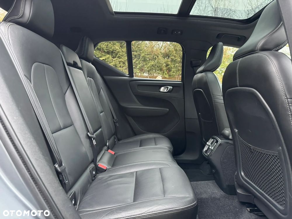 Volvo XC 40 D4 AWD Geartronic R-Design - 22