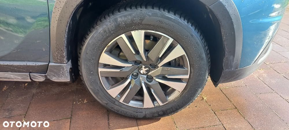 Peugeot 2008 1.2 Pure Tech Allure S&S - 11