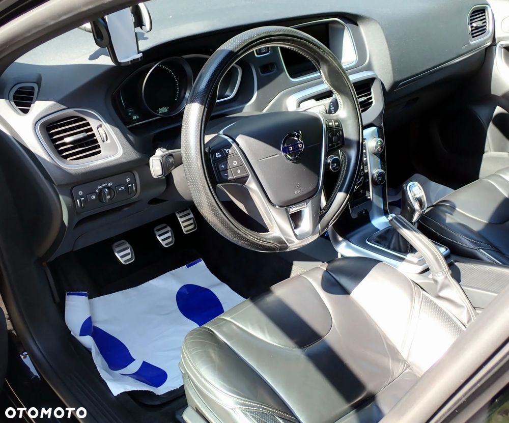 Volvo V40 D3 R Design - 11