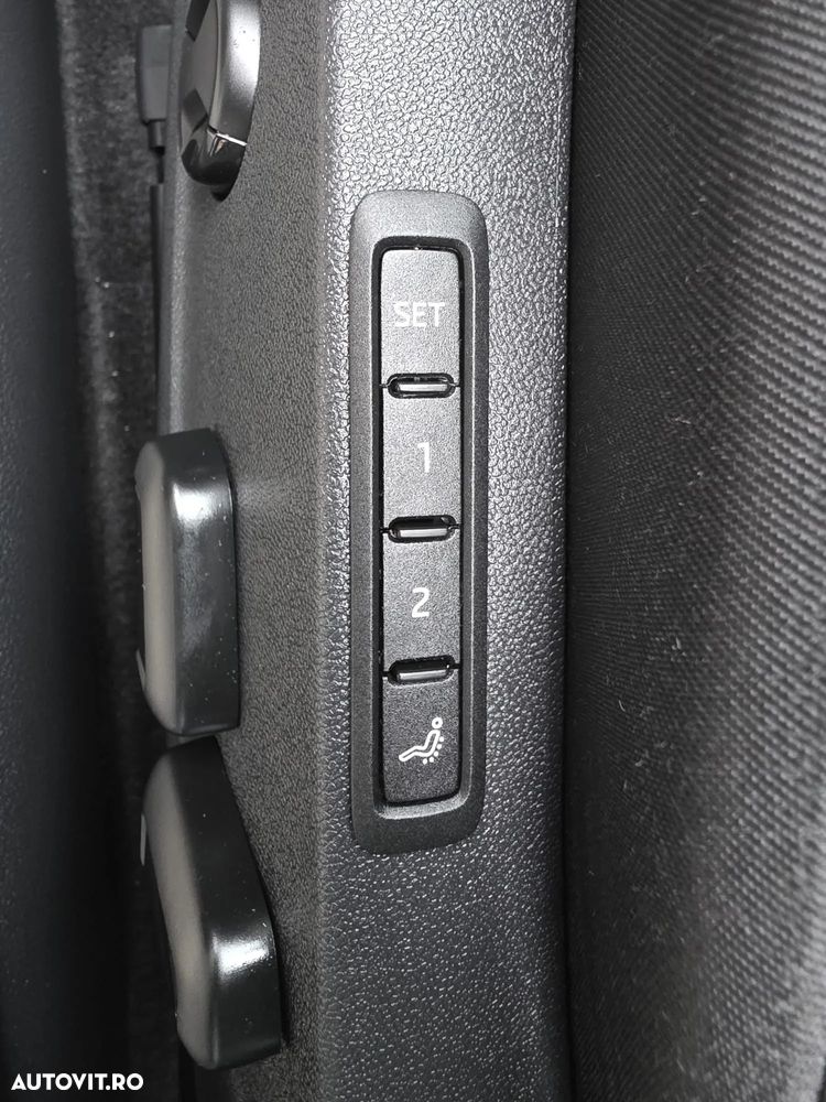 Skoda Octavia 2.0 TDI DSG RS Plus - 32