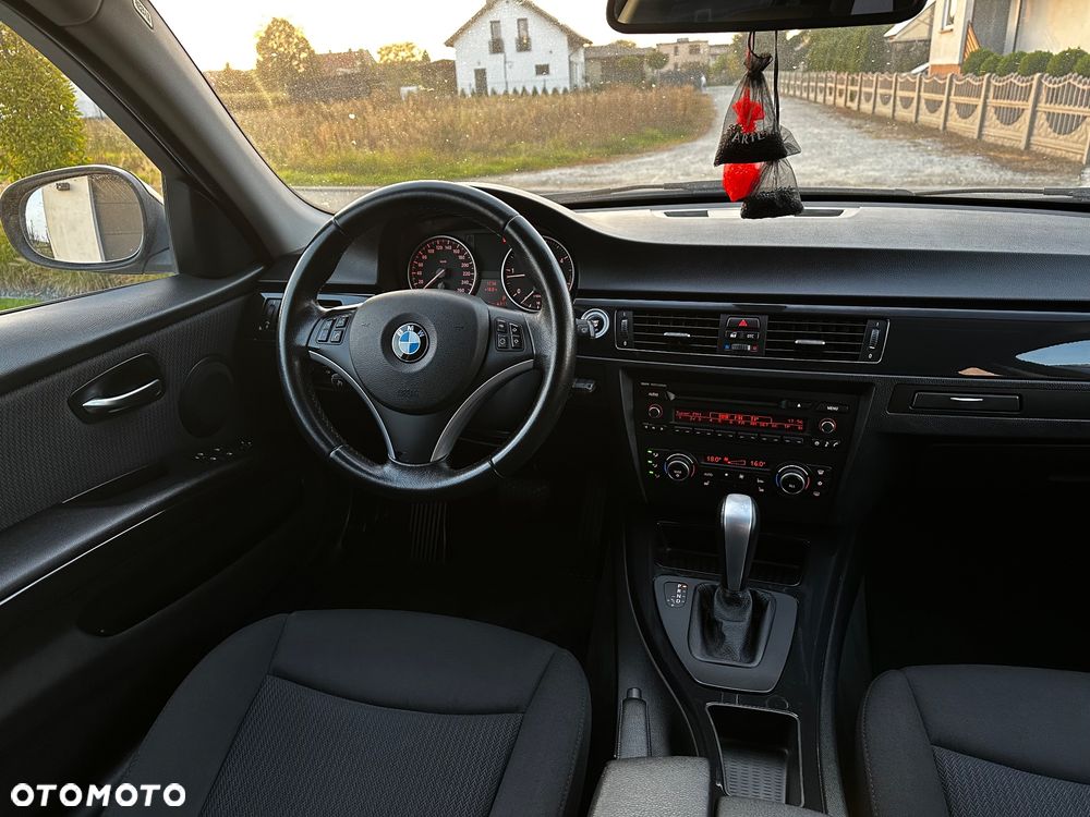 BMW Seria 3 - 34