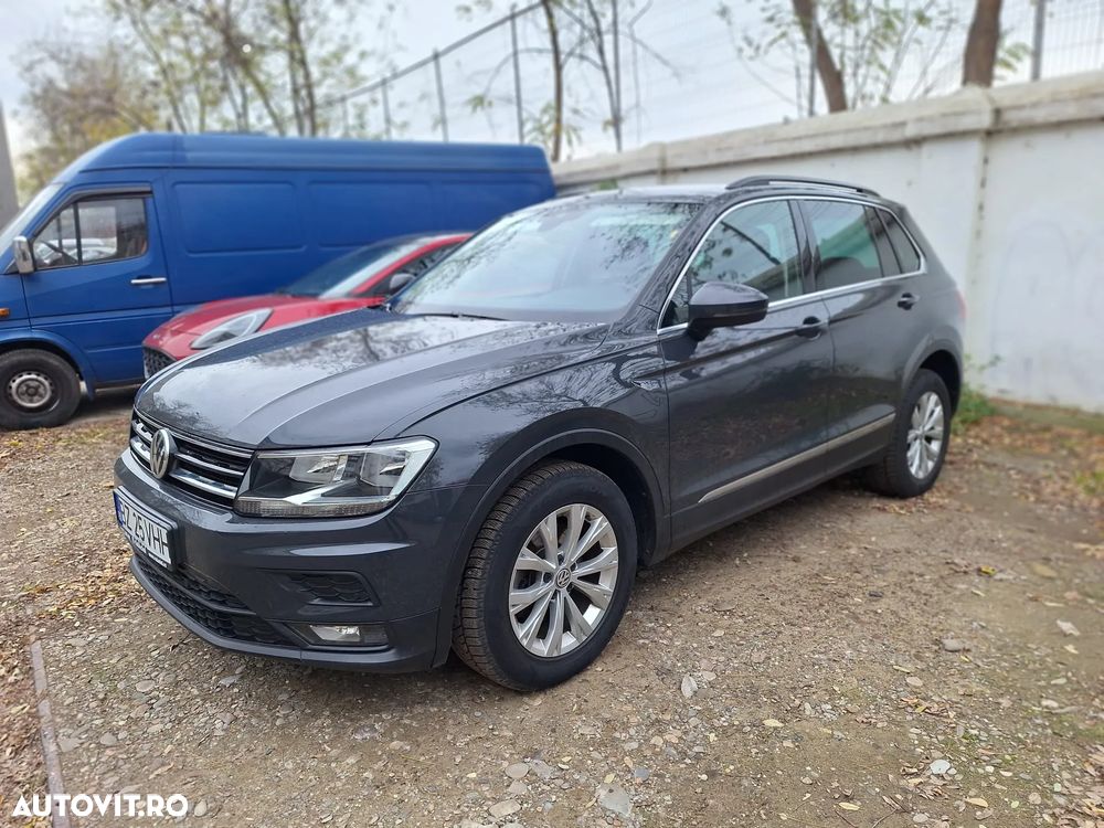 Volkswagen Tiguan - 1