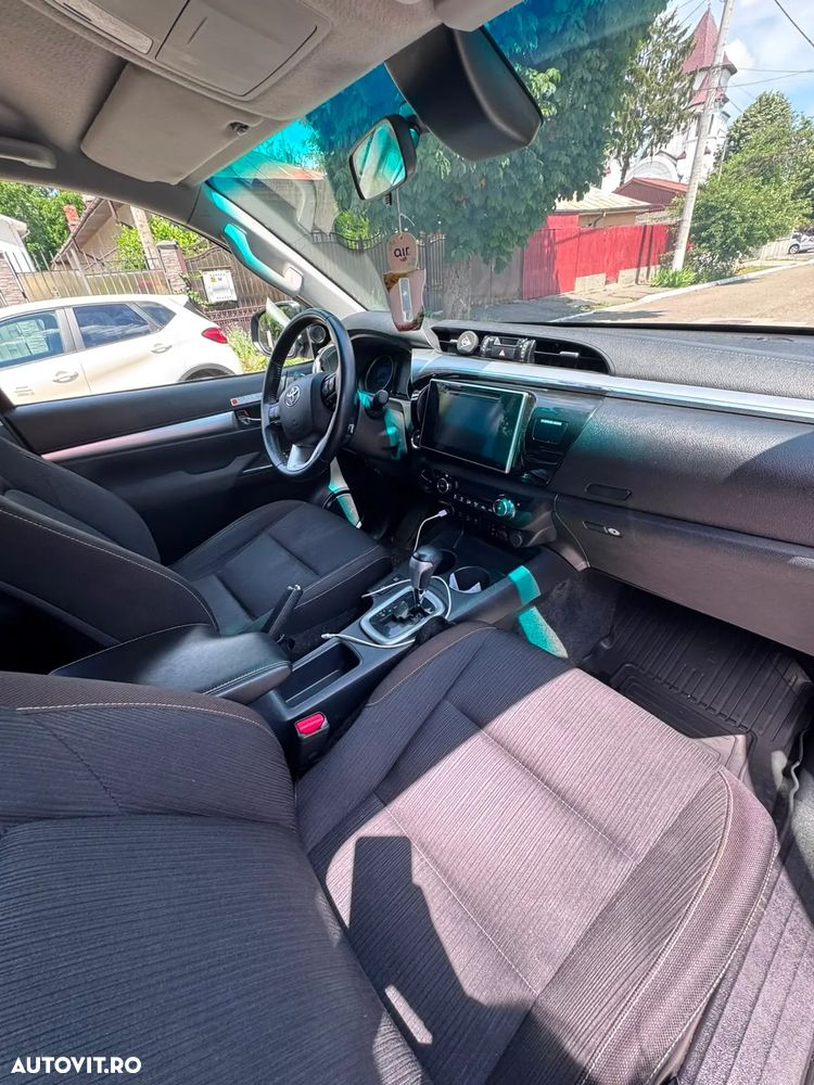 Toyota Hilux 4x4 Double Cab A/T Invincible - 19