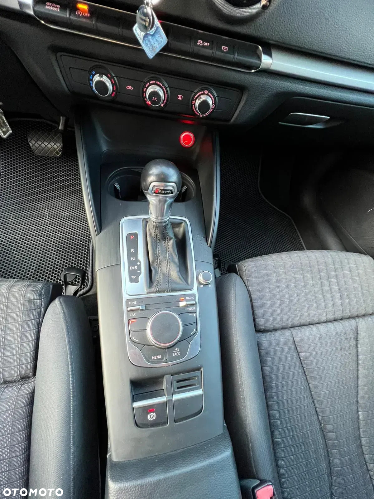 Audi A3 1.6 TDI DPF Ambiente S tronic - 13