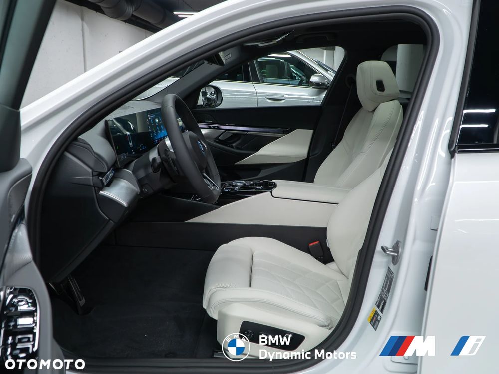 BMW Seria 5 530e xDrive PHEV M Sport - 16