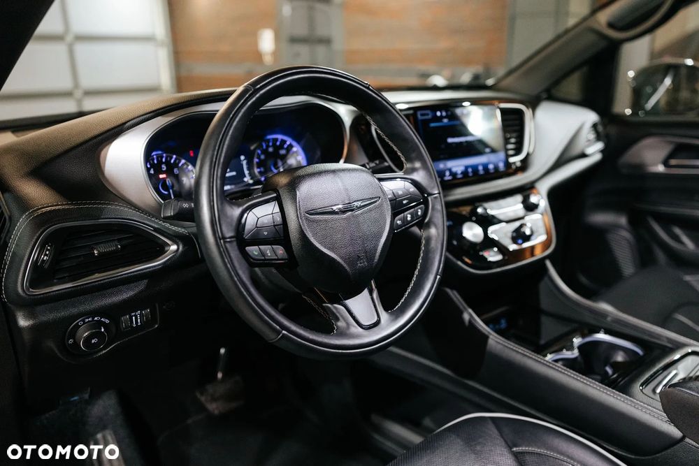 Chrysler Pacifica - 13