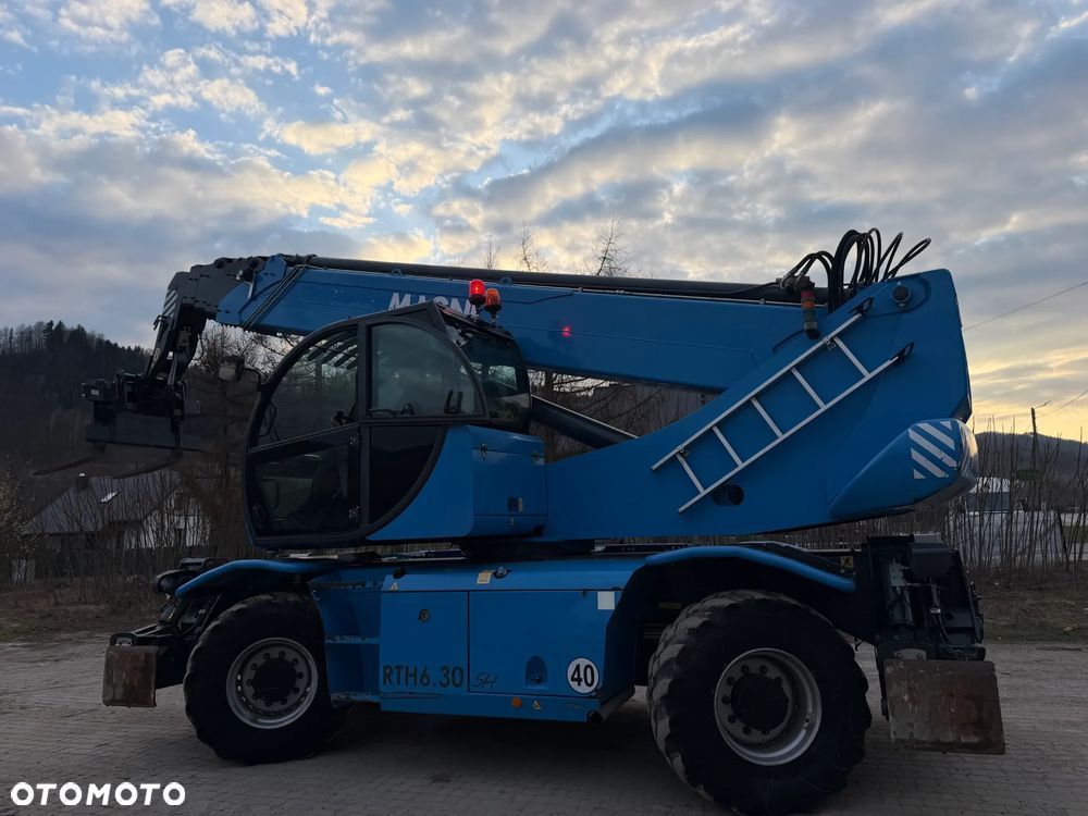 Magni RTH 6.30 SH-M/C . Ładowarka Teleskopowa Dźwig Zwyżka 30 metrów wysuw . Udźwig 6 ton. 4391 mtg Kosz (Pilot 2 funkcje) Wciągarka hydr. Widły. Jak Nowa z Norwegii! 2018rok. KLIMA Webasto post. Aktualna DEKRA 2026r. skręt 4 koła KRAB. Auto-poziomowanie! Zero luzów wycieków jak Nowa z salonu. Pełny Obrót. Małe Gabaryty maszyny. Mała waga 21 ton a potężny zasięg i udzwig! - 37