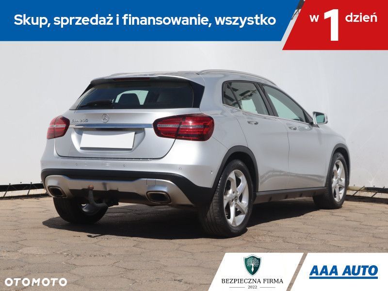 Mercedes-Benz GLA - 7